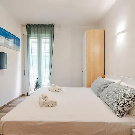 Bright Summer Pool-parking -30m Dal Mare